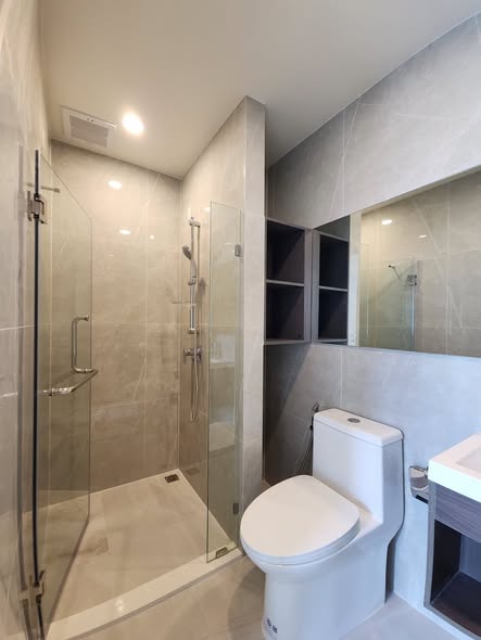 room interior and bathroom of Nue District R9