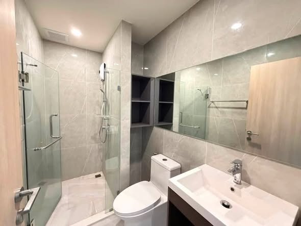 room interior and bathroom of Nue District R9
