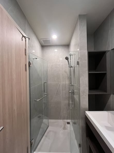 room interior and bathroom of Nue District R9