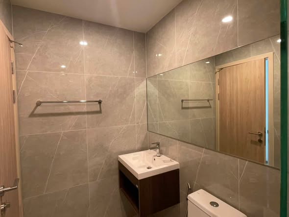 room interior and bathroom of Nue District R9