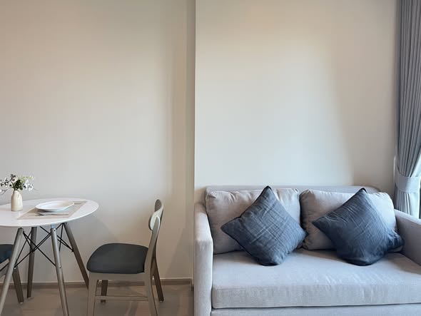living room of นิว โนเบิล ไฟฉาย-วังหลัง NUE Noble Faichai – Wang Lang