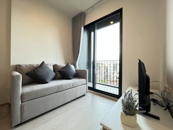 living room and bedroom of นิว โนเบิล ไฟฉาย-วังหลัง NUE Noble Faichai – Wang Lang