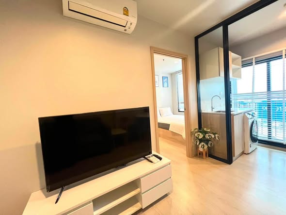 bedroom and room interior of NUE Noble Ngamwongwan (นิว โนเบิล งามวงศ์วาน)