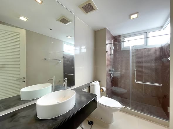 room interior and bathroom of Nusasiri Grand Condo