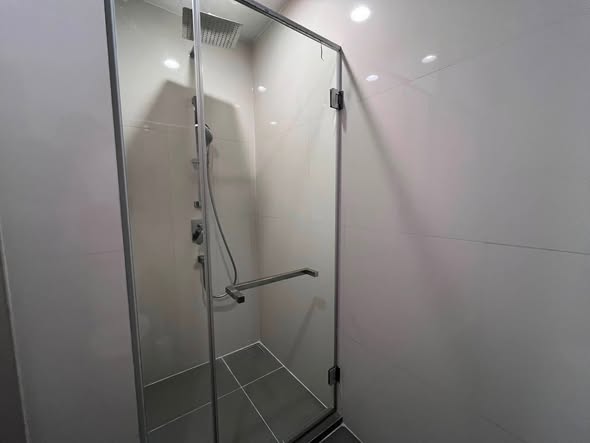 room interior and bathroom of Oka Haus