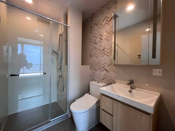 room interior and bathroom of Oka Haus