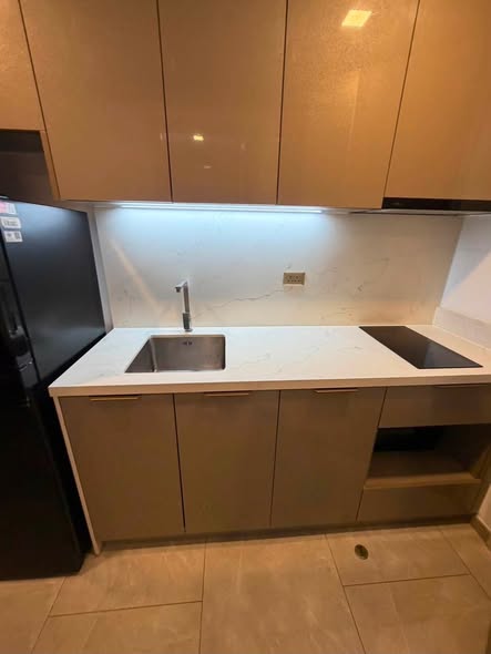 bathroom and kitchen of One9Five Asoke – Rama 9