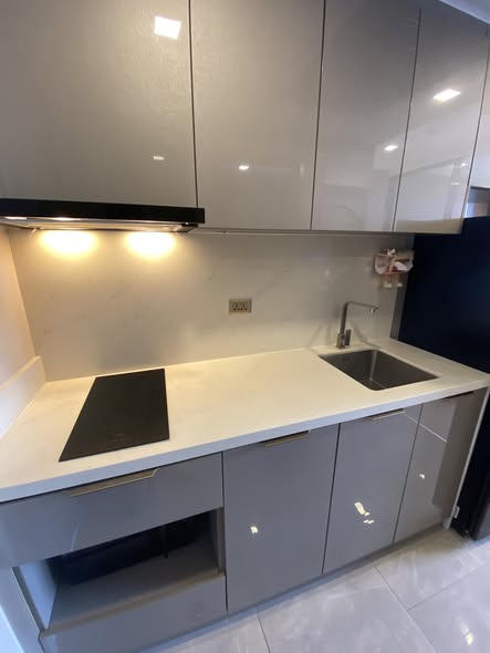 bathroom and kitchen of One9Five Asoke – Rama 9