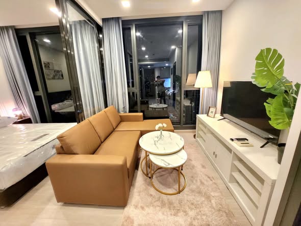 bedroom and living room of One9Five Asoke – Rama 9