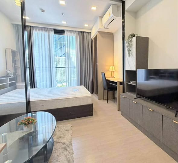 bedroom and living room of One9Five Asoke – Rama 9
