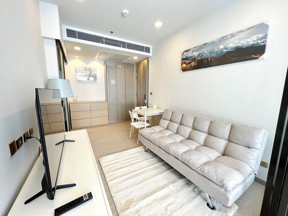 bedroom and living room of One9Five Asoke – Rama 9