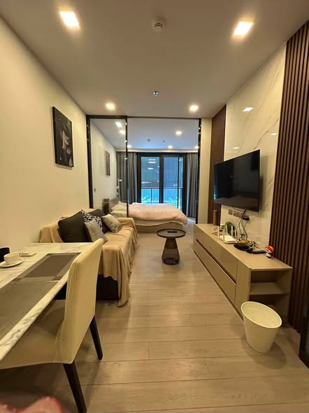 bedroom and living room of One9Five Asoke – Rama 9