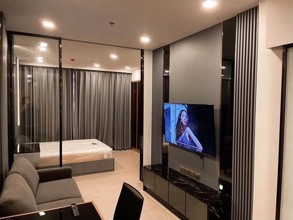 bedroom and living room and room interior of One9Five Asoke – Rama 9