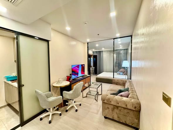 bedroom and room interior of One9Five Asoke – Rama 9