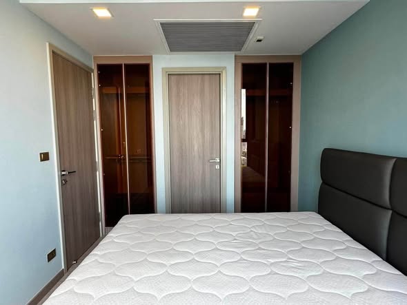 bedroom and room interior of One9Five Asoke – Rama 9