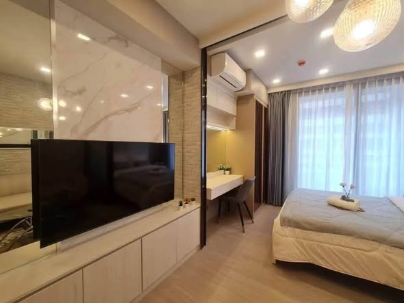 bedroom and room interior of One9Five Asoke – Rama 9