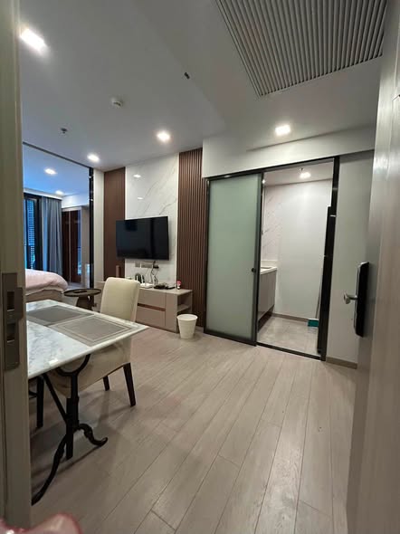 bedroom and room interior of One9Five Asoke – Rama 9