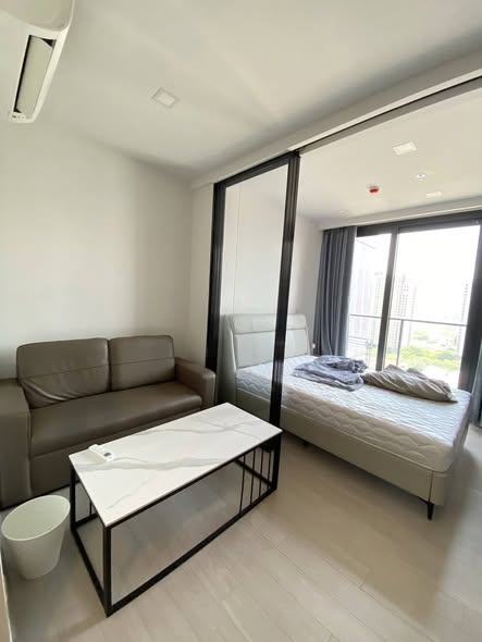 bedroom and room interior of One9Five Asoke – Rama 9