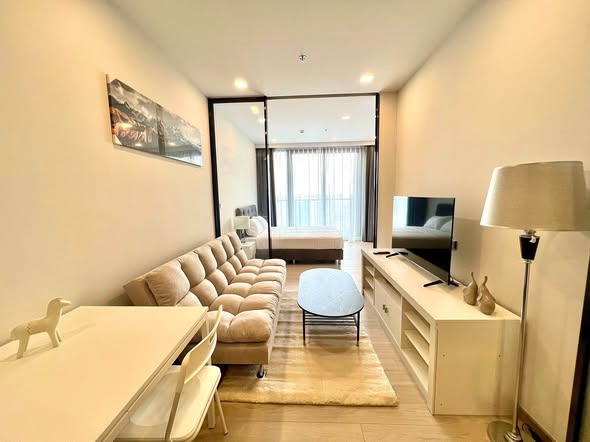 living room and bedroom of One9Five Asoke – Rama 9