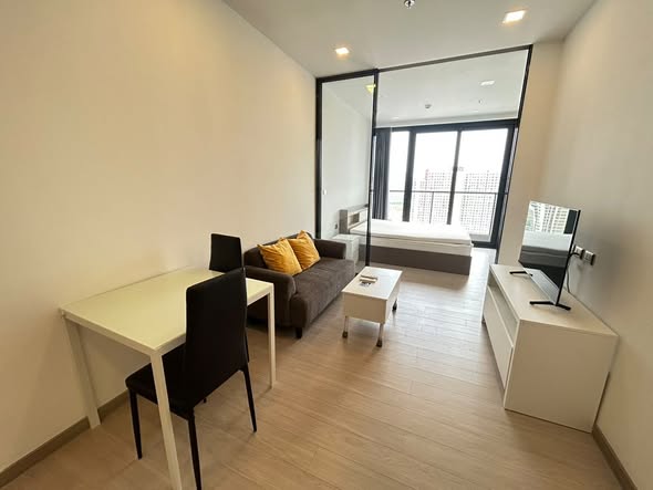 living room and room interior of One9Five Asoke – Rama 9