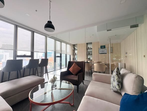living room and room interior of One9Five Asoke – Rama 9