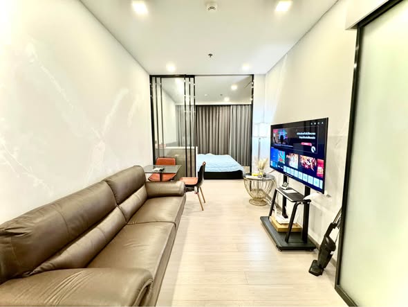 living room and room interior of One9Five Asoke – Rama 9
