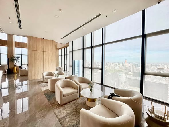living room and room interior of One9Five Asoke – Rama 9
