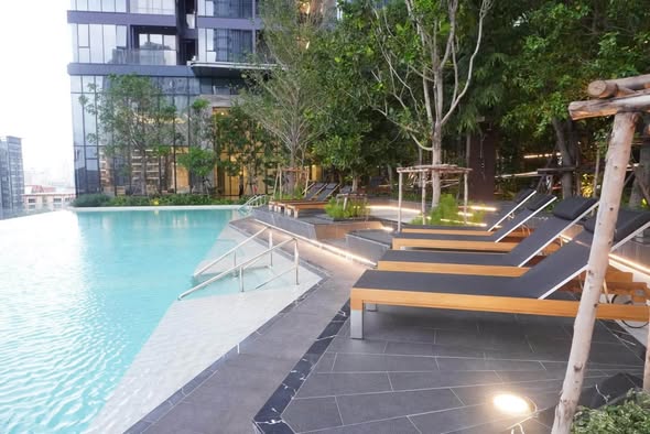 pool of One9Five Asoke – Rama 9