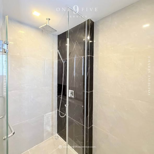 room interior and bathroom of One9Five Asoke – Rama 9