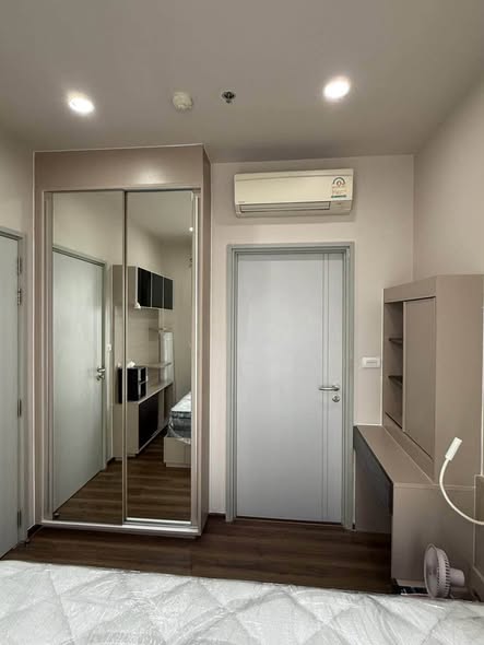 bedroom and room interior and bathroom of Onyx by Sansiri