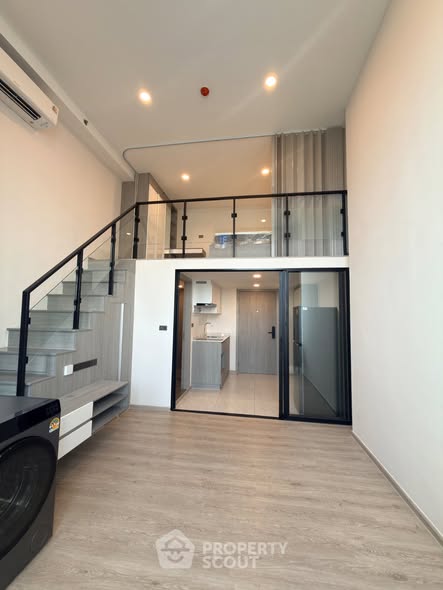room interior of Origin Plug & Play Sirindhorn Station