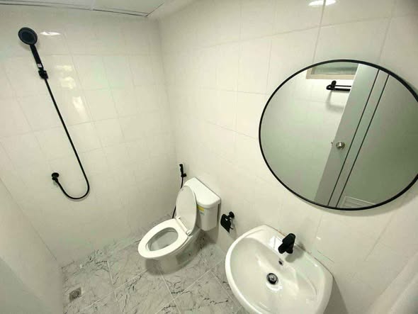 bathroom of Panthep Condo Town