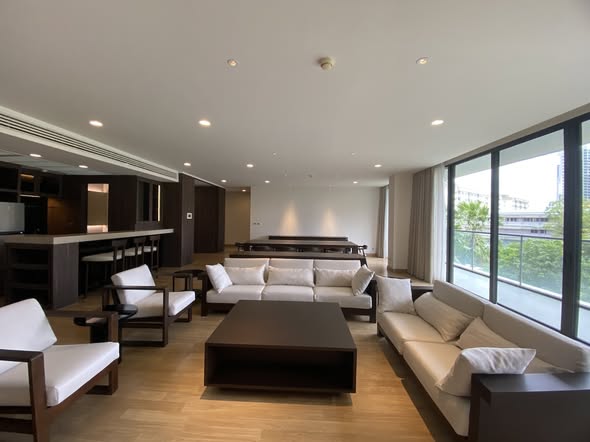 bedroom and room interior of Park Court Sukhumvit 77