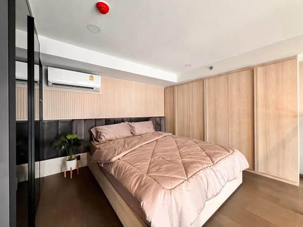 bedroom and room interior of Park Origin Chula-Sam Yan