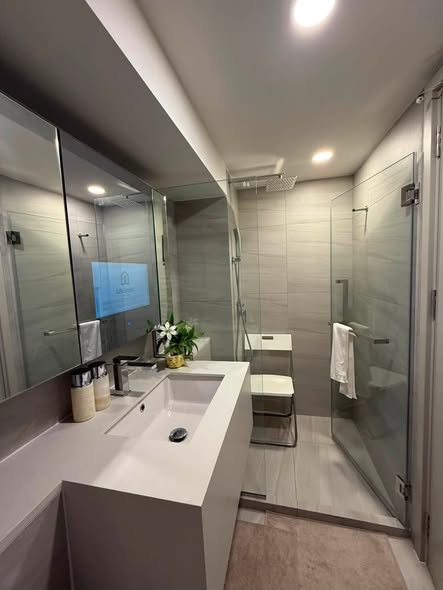 room interior and bathroom of Park Origin Chula-Sam Yan