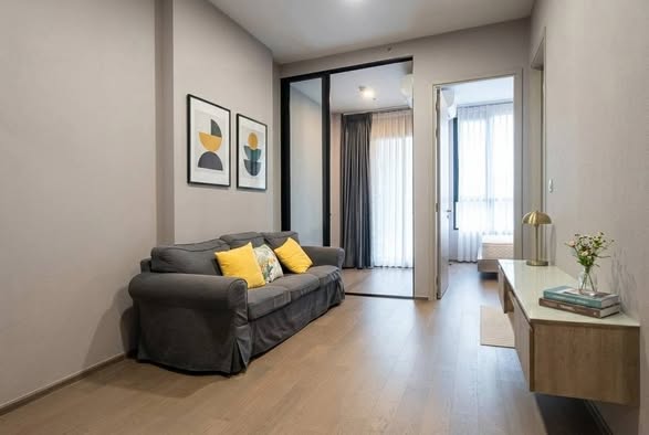 bedroom and living room of Park​ Origin​ Phaya Thai