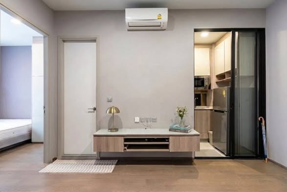 bedroom and room interior of Park​ Origin​ Phaya Thai