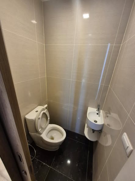bathroom of Park Origin Phrom Phong