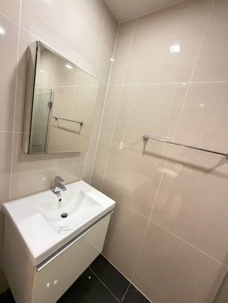 bathroom of Park Origin Phrom Phong