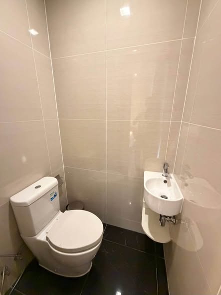 bathroom of Park Origin Phrom Phong