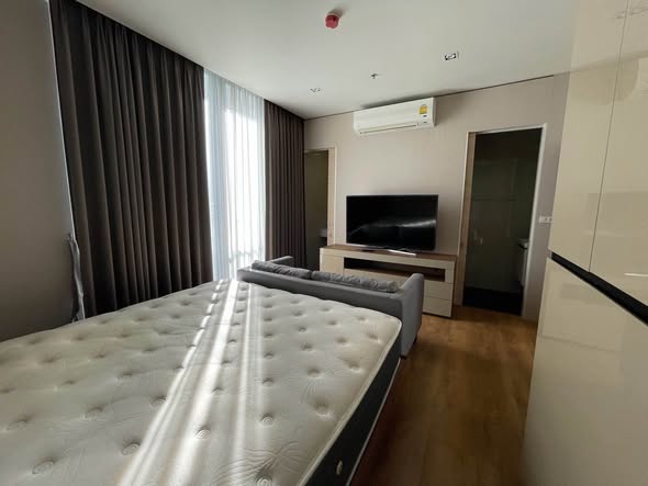 bedroom of Park Origin Phrom Phong