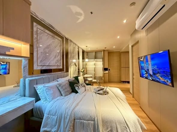 bedroom of Park Origin Phrom Phong
