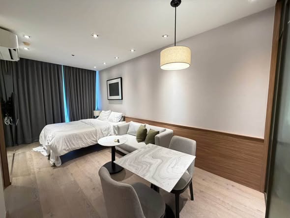 bedroom of Park Origin Phrom Phong
