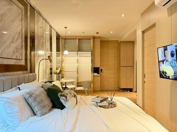 bedroom of Park Origin Phrom Phong