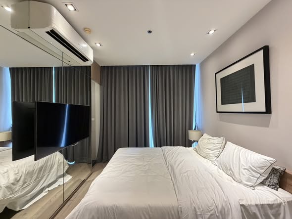 bedroom of Park Origin Phrom Phong