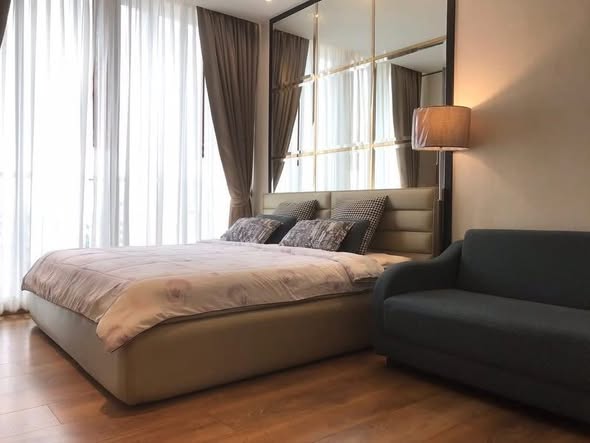 bedroom of Park Origin Phrom Phong