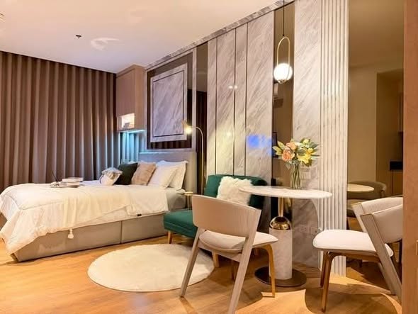 bedroom of Park Origin Phrom Phong