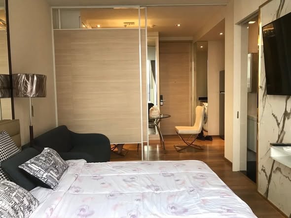 bedroom of Park Origin Phrom Phong