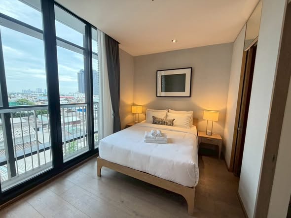 bedroom of Park Origin Phrom Phong