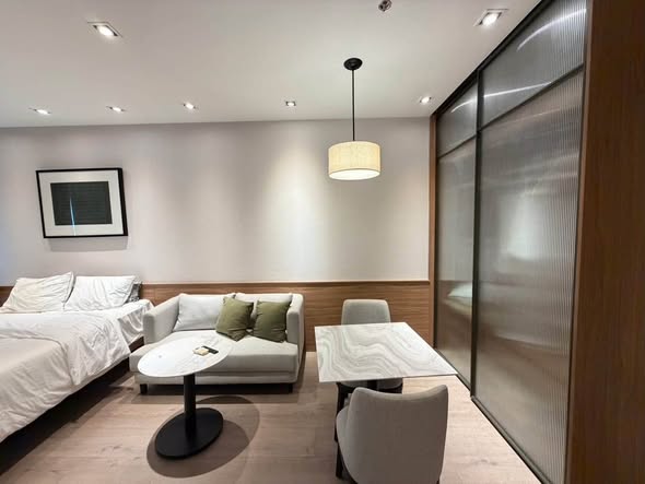 bedroom and room interior of Park Origin Phrom Phong